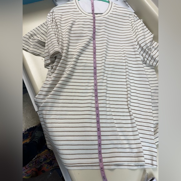 Cucinelli Size L t-shirt.  Slim fit so fits more like a medium.  Never worn. - Picture 5 of 5